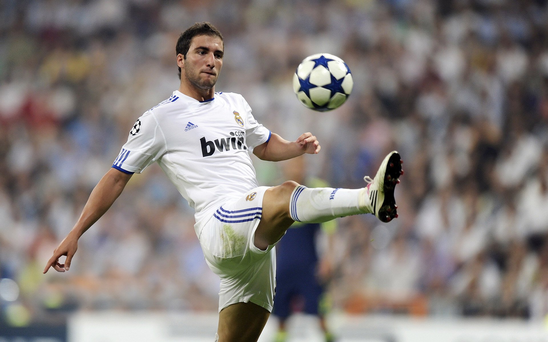 德罗巴爆冷击败切尔西，比分优势明显引爆全场！